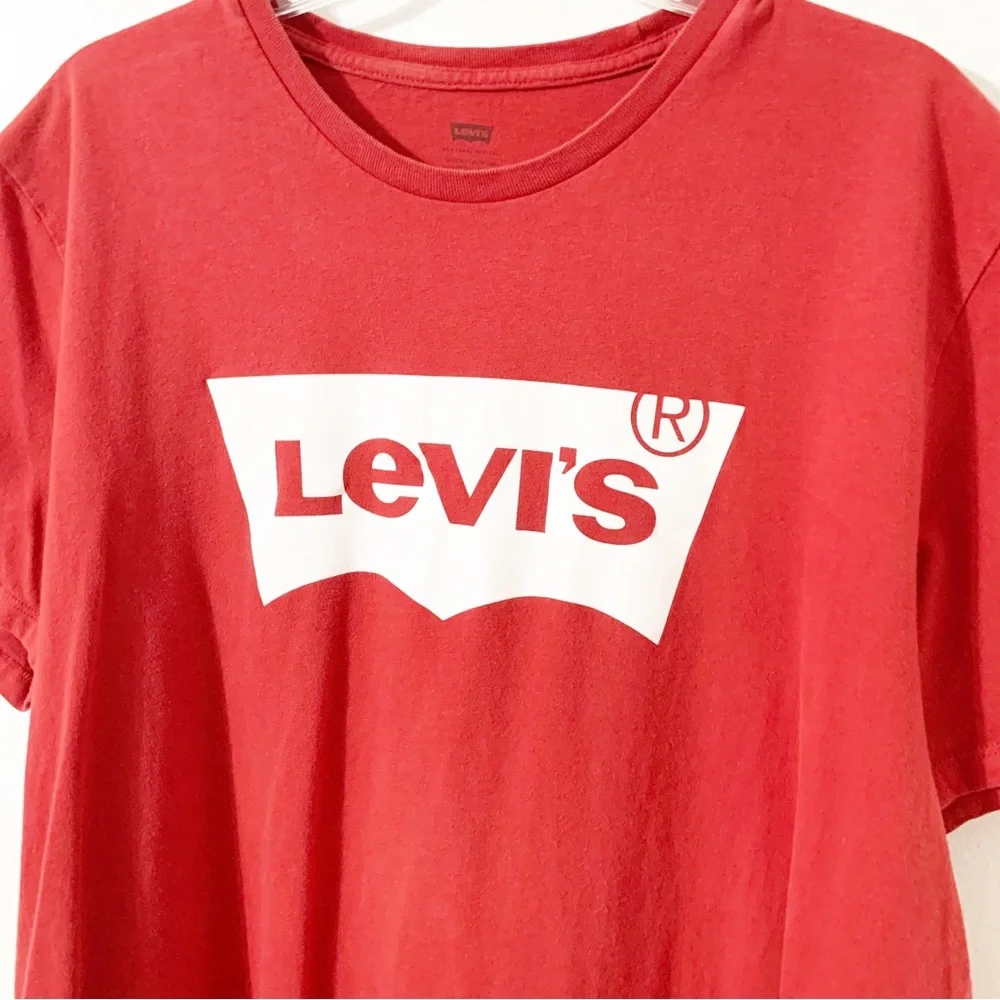 Levi’s 100% Cotton Short Sleeve Graphic Tee Shirt Levis Logo Across Front 🟥⬜️